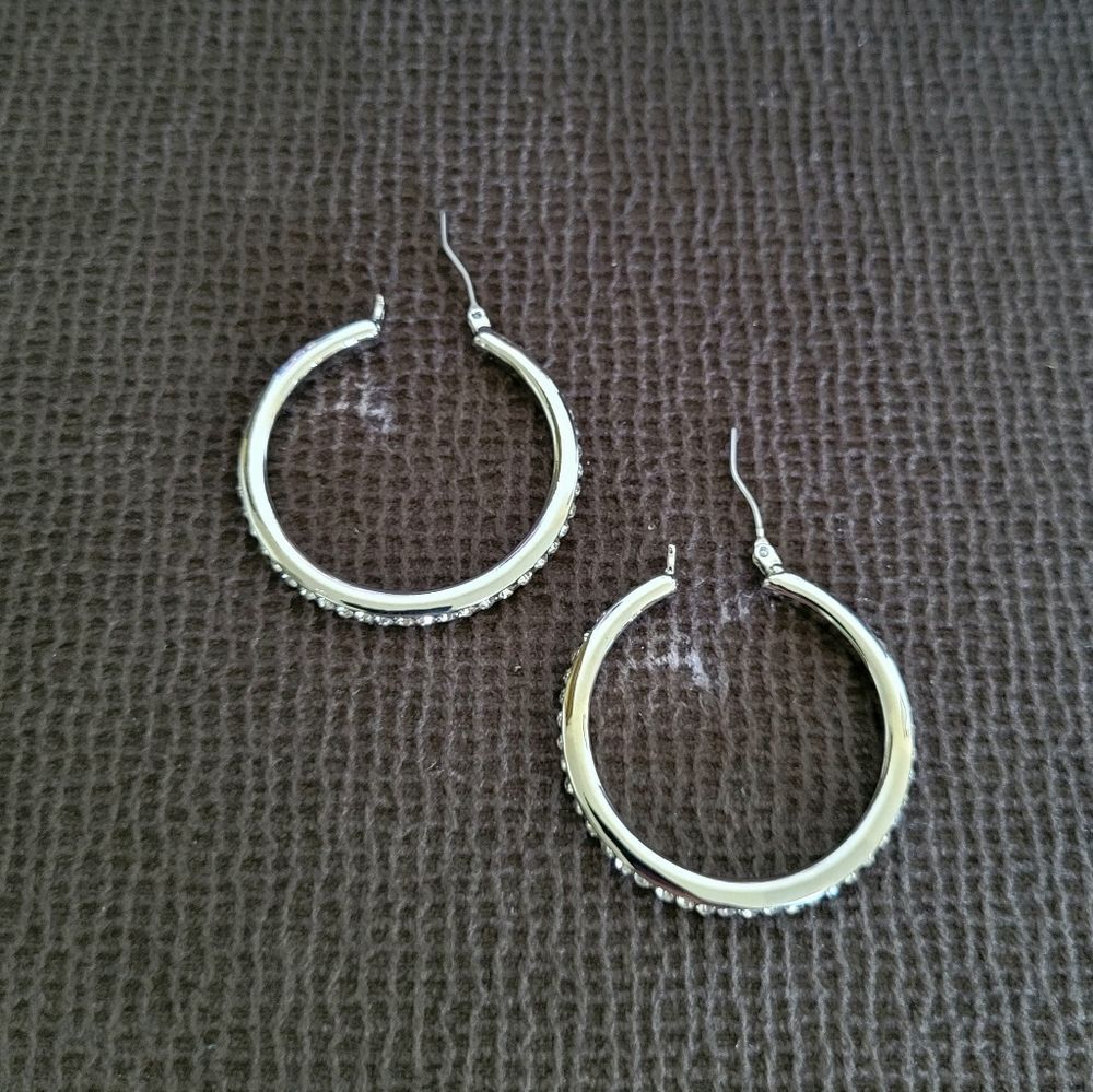 Tahari Cubic Zirconia💎 Lined Silver Hoop Earrings - Picture 4 of 16